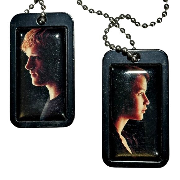 Hunger Games Katniss Peeta Dog Tags and Mockingjay Round Dangle Earrings 2012 - Picture 2 of 5